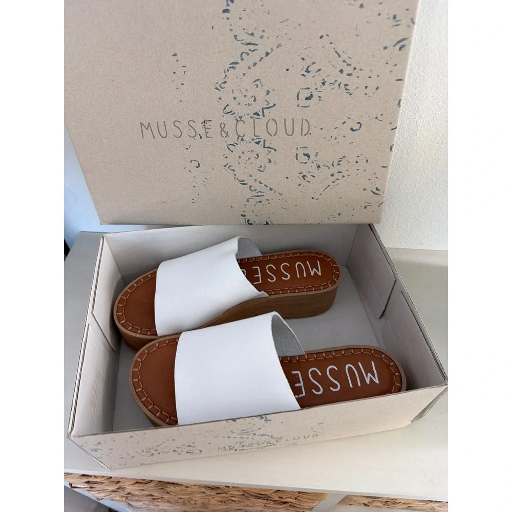 Musse & Cloud White Leather Platform Slide Sandals Women Size 8 NIB
